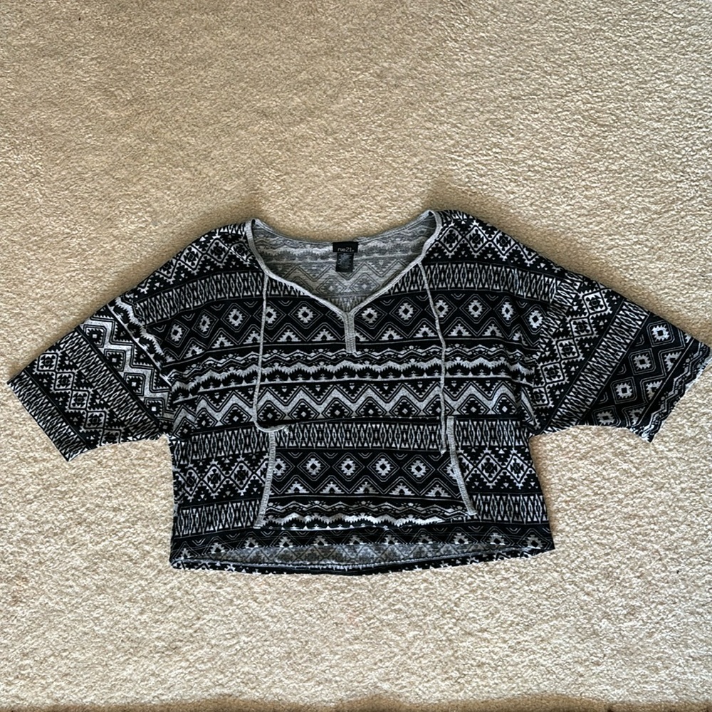 Black and Grey patterned top from rue21 in a size Medium
